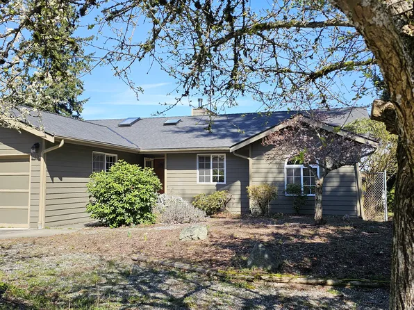 1305 Uplands Dr, Camano Island, WA 98282