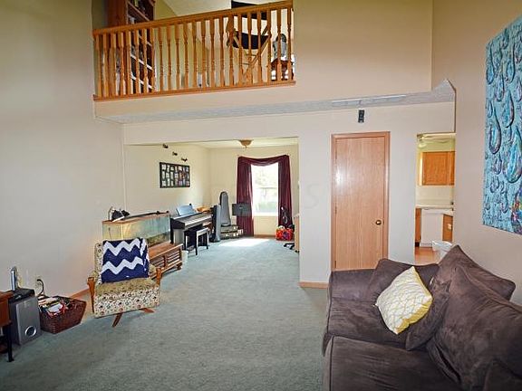 2nd image of 2324 Glencroft Dr