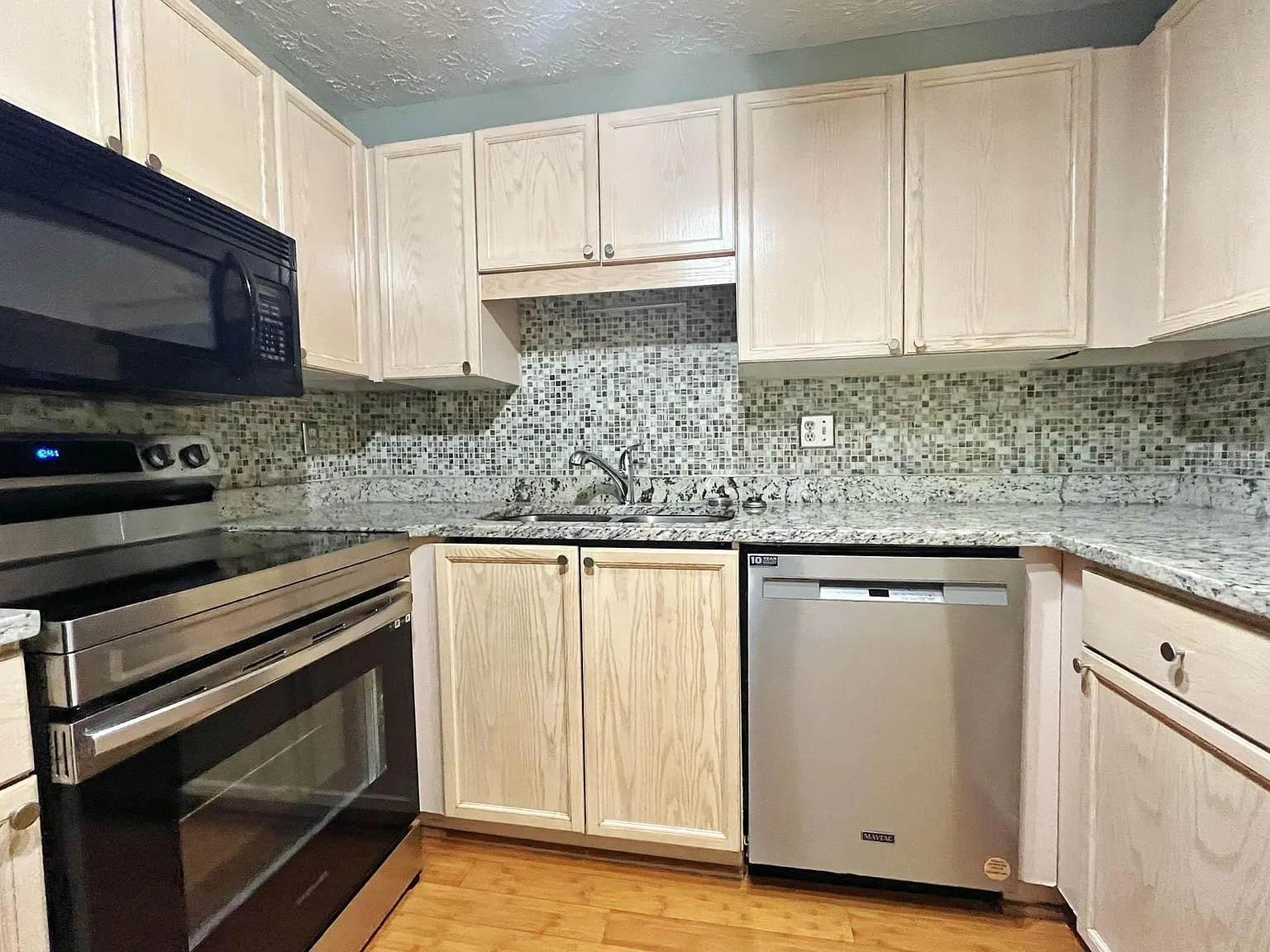 1 bed, 697 sqft, $1,450 — Photo 4