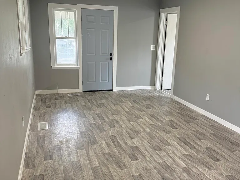 3256 Augusta St — Photo 3