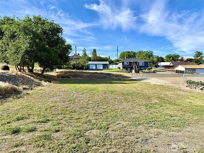 2nd image of 0 E 2nd Avenue
