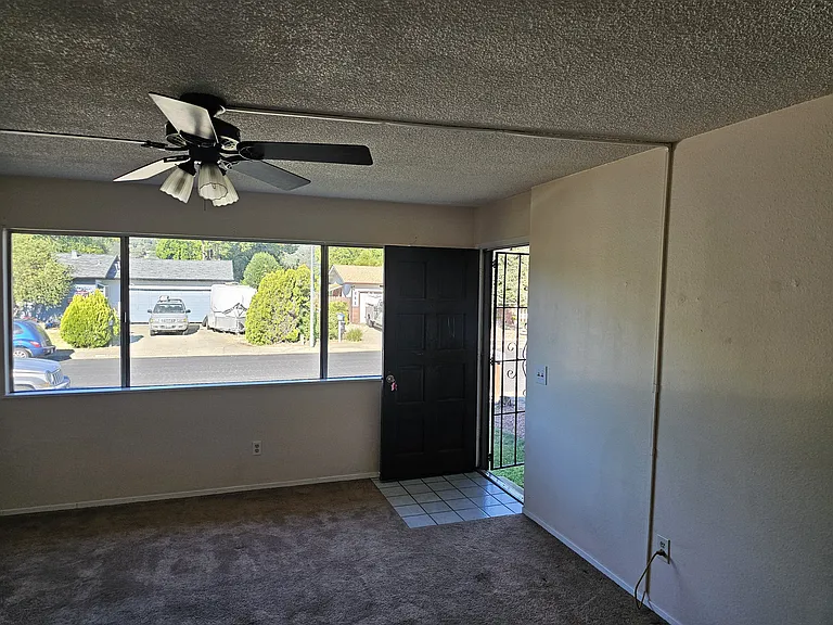 Living Room / Entry - Prior to remodel