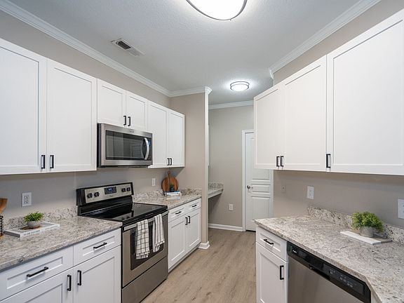 3rd image of 1400 Summit Ln #2B