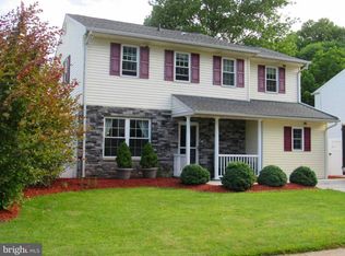 1667 Point Dr, Bensalem, PA 19020