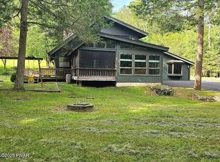 125 N Evergreen Dr, Greentown, PA 18426