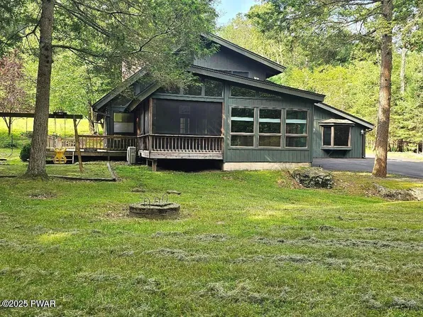 125 N Evergreen Dr, Greentown, PA 18426