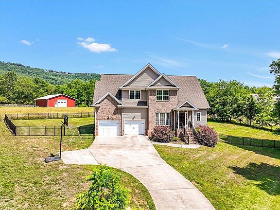 4th image of 629 Godsey Ln