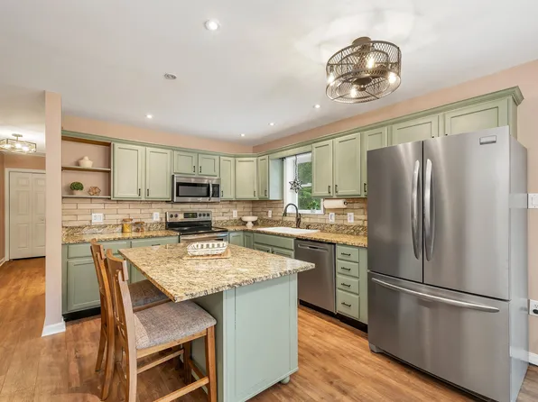 1213 Meaderboro Road, Farmington, NH 03835