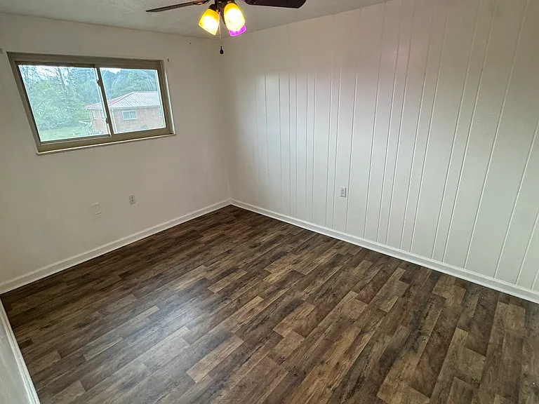 115 Garrett Ln #115 — Photo 2