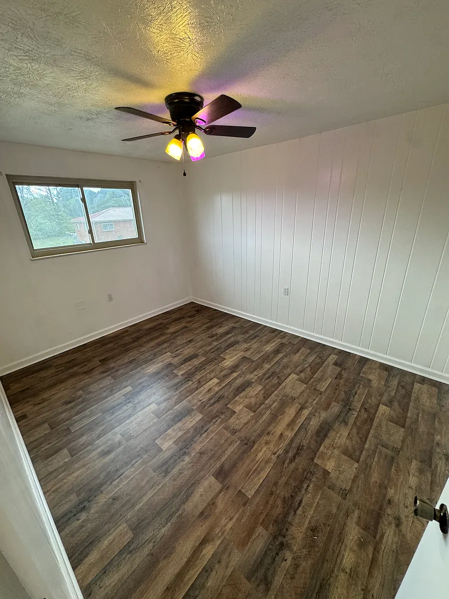 Building Photo - 115 Garrett Ln #115