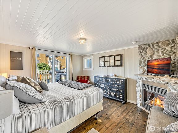 4th image of 105 Ocean Beach Boulevard #4