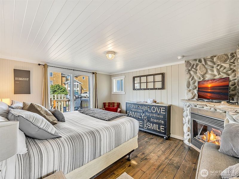 4th image of 105 Ocean Beach Boulevard #4