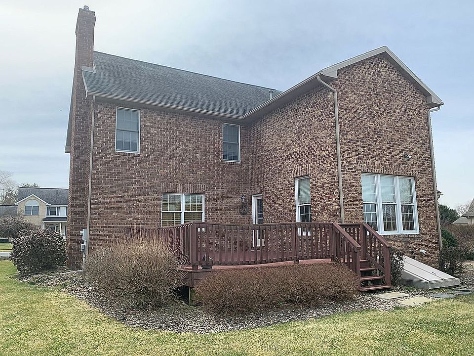 2nd image of 32 Derbyshire Dr