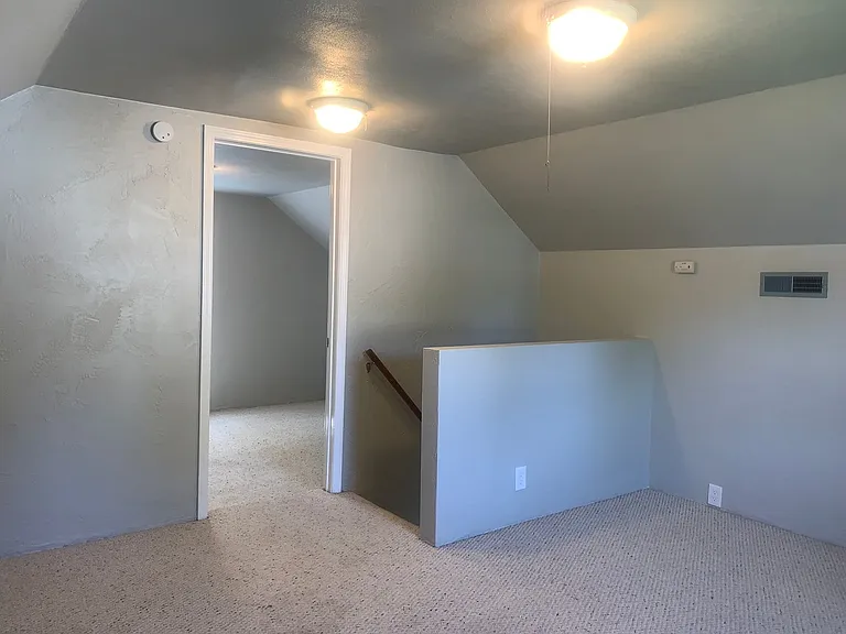 700 W State St — Photo 16