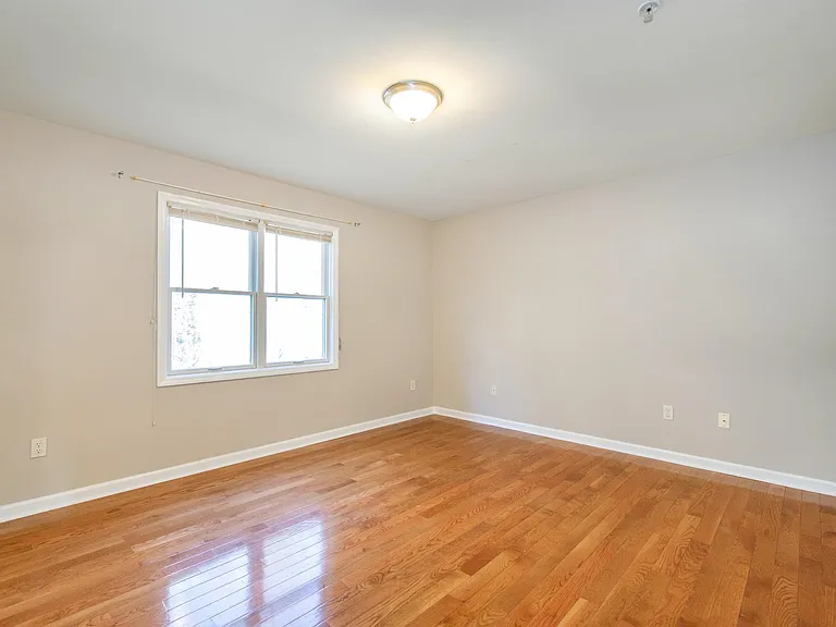 19 Legend Hills Dr — Photo 6