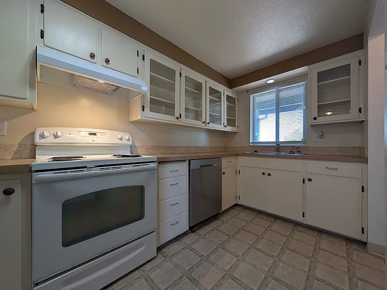 1320 Candlelight Dr — Photo 7
