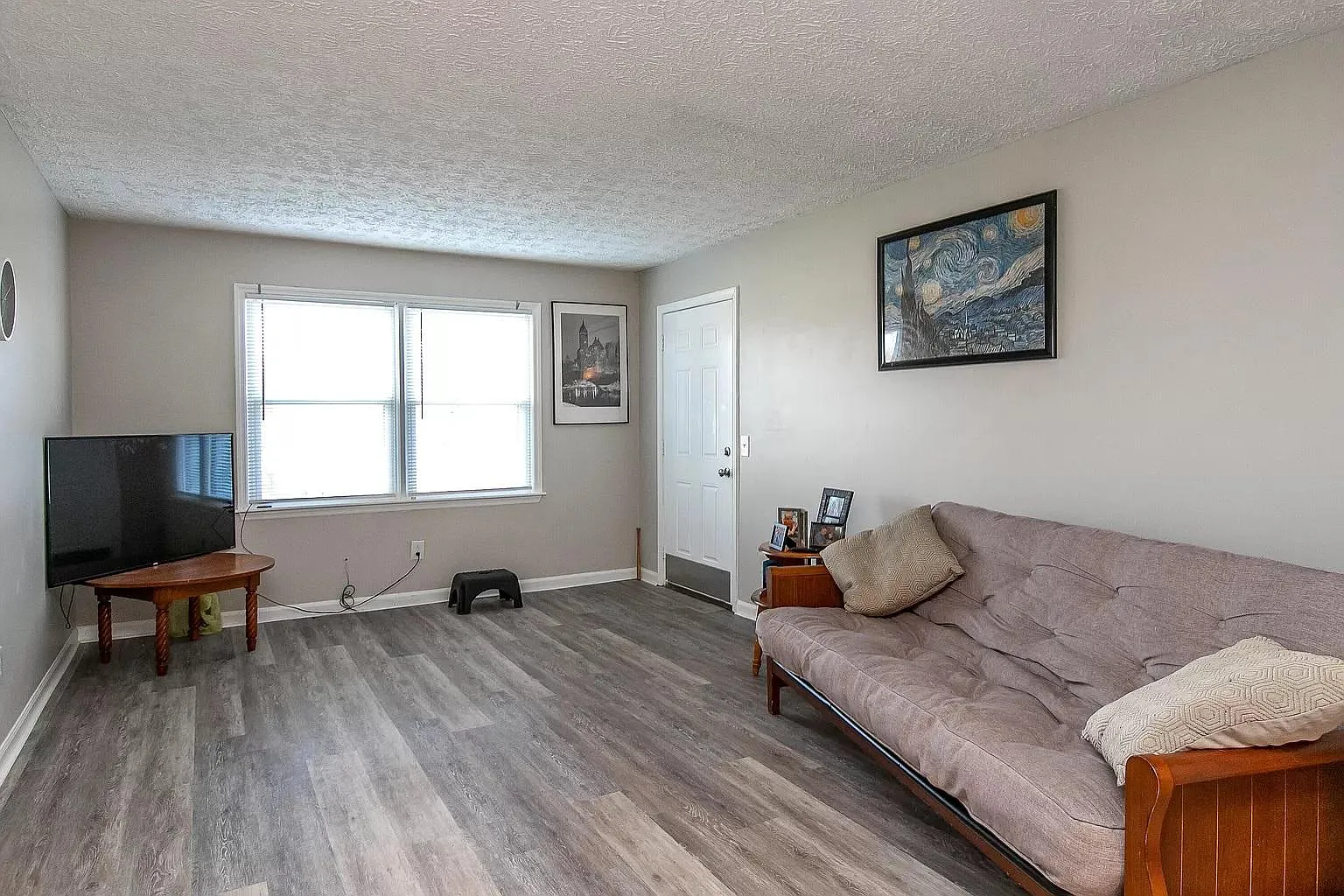 2 bed, 925 sqft, $895 — Photo 2
