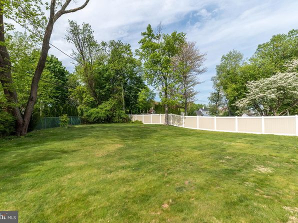 14 Rita Rd, Morrisville, PA 19067