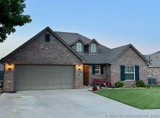 1102 W Missouri Ave, Claremore, OK 74019