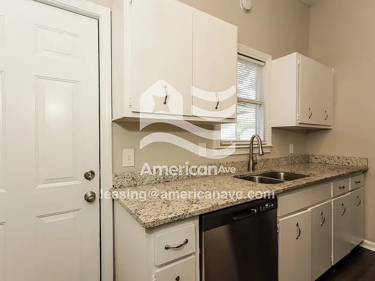 842725_005_wm_-_kitchen_12959870.jpg