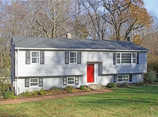 4 Partridge Ln, Newtown, CT 06470