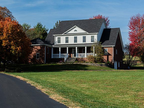 2nd image of 555 Lucas Ln