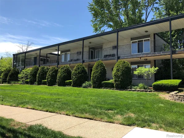 3421 Hillside Dr APT 24, Royal Oak, MI 48073