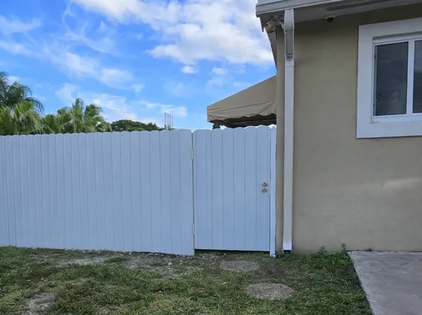 (undisclosed Address), Miami, FL 33165