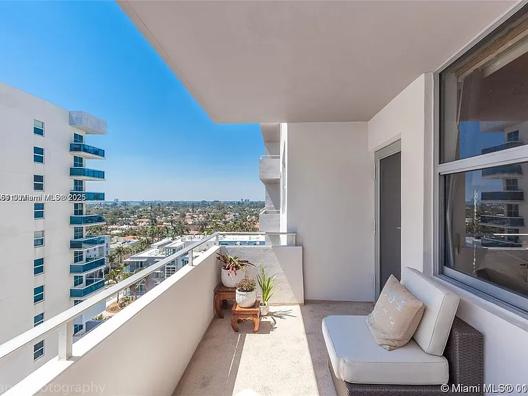 9225 Collins Ave #1006 — Photo 3