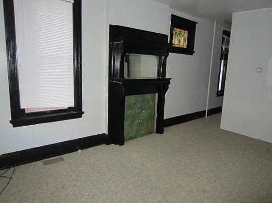 3rd image of 1831 Regina St