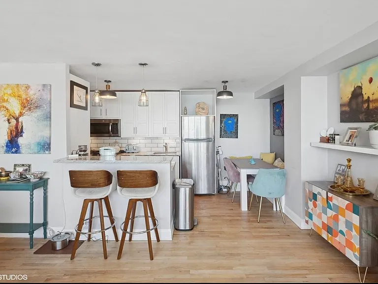 3950 N Lakeshore Dr #2015 — Photo 7
