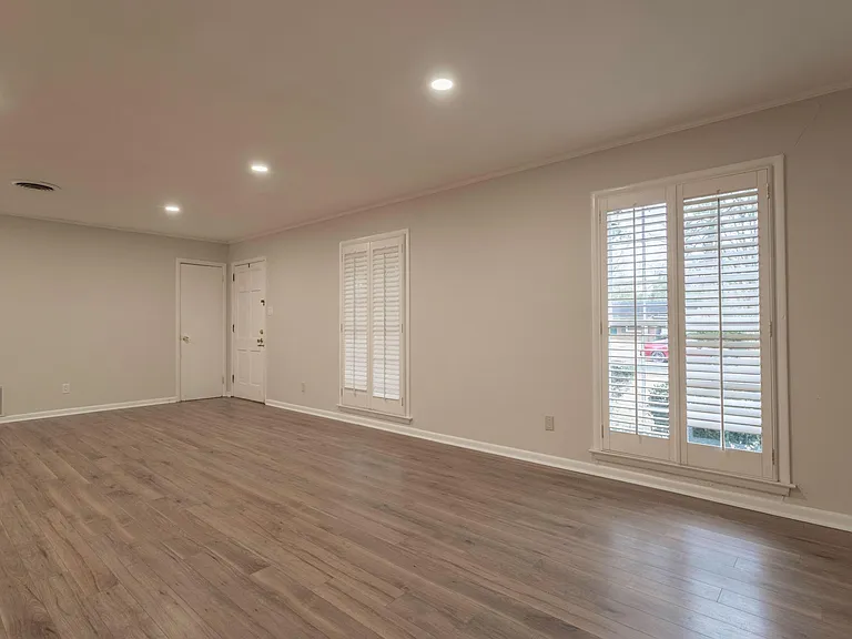 1453 Wedgewood Dr — Photo 4