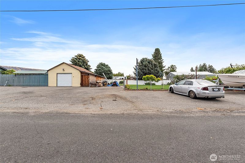 3rd image of 7 S Roland Avenue