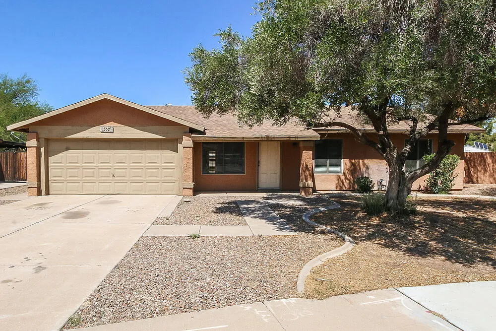 3 bed, 2.0 bath, 1441 sqft, $2,140 — Photo 1