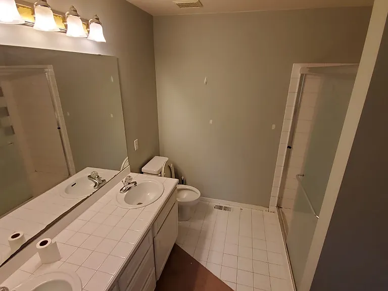 22651 NE 4th Pl — Photo 28