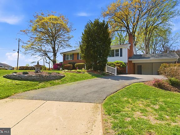 3rd image of 6535 Old Chesterbrook Rd