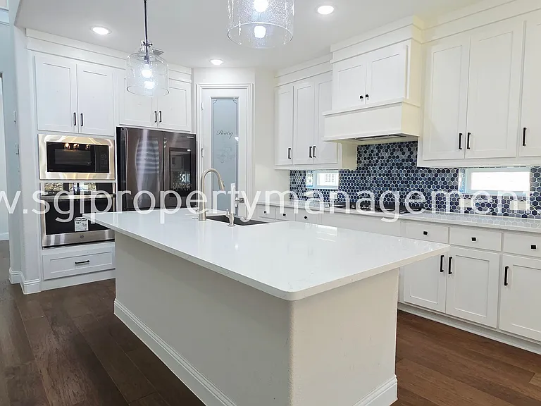 10870 Grayhead Dr — Photo 7