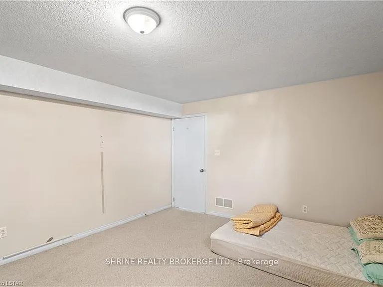 1841 Foxwood Ave #UPPER — Photo 32