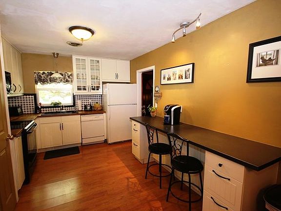 4th image of 1324 Highfield Dr