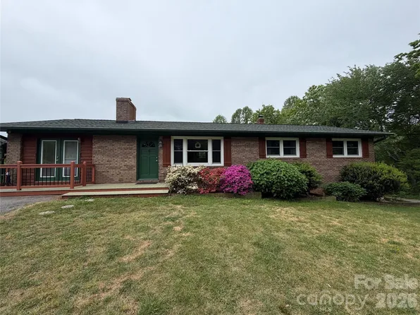 61 Overbrook Dr, Saluda, NC 28773