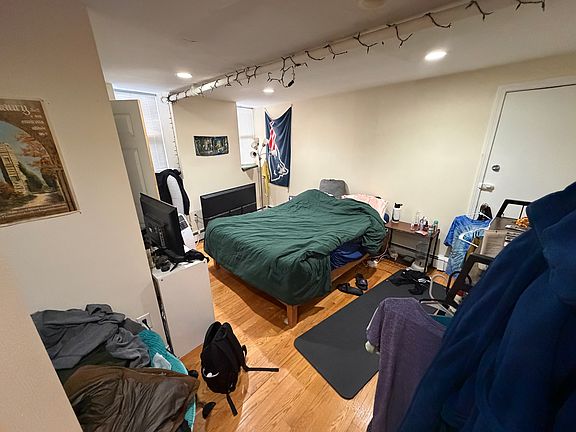 3rd image of 17 Lothian Rd #1A