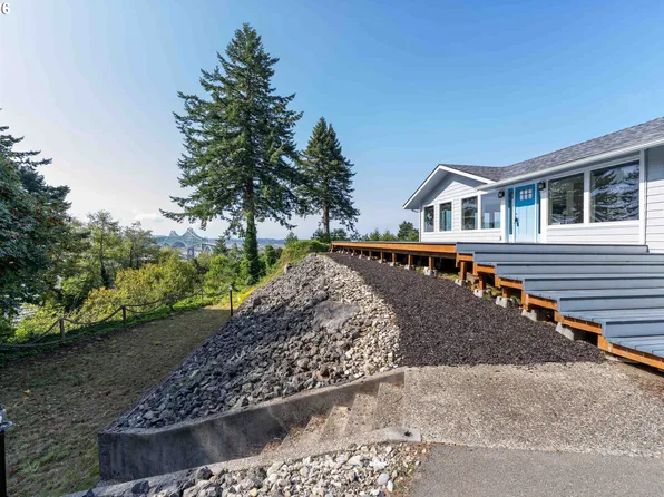 66634 Glasgow Ln, North Bend, OR 97459