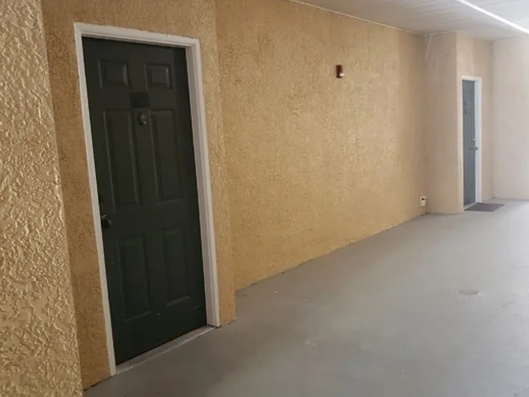 18001 Richmond Place Dr #836 — Photo 2