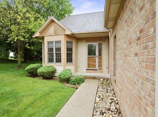 10 Spruce Ct, Bloomington, IL