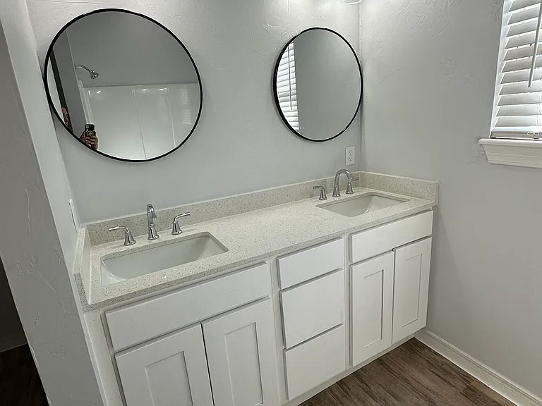 2nd full bath with new granite, cabinets and fixtures