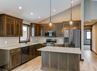 722 165th St, Hammond, WI 54015