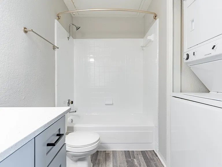 Ronan Apartment Homes — Photo 73