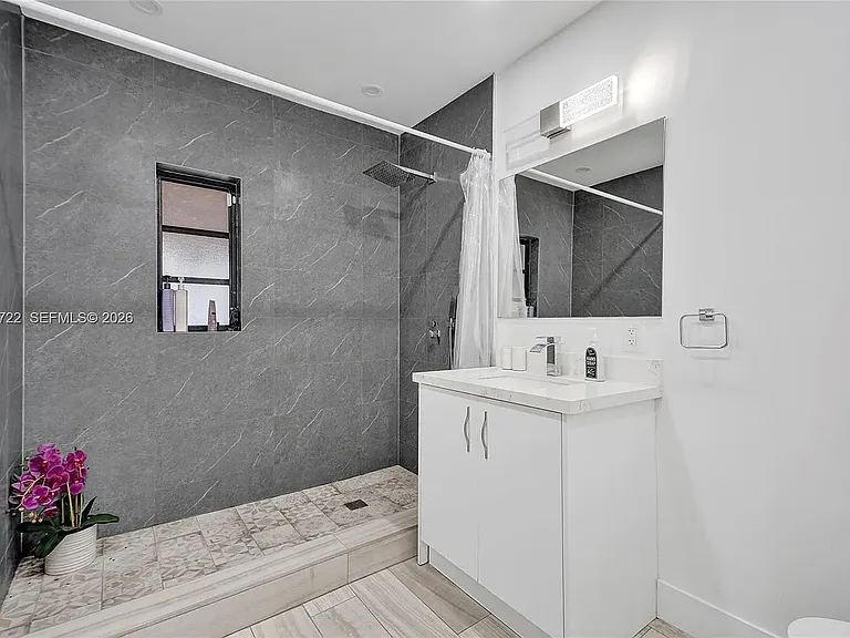 1508 Funston St — Photo 12