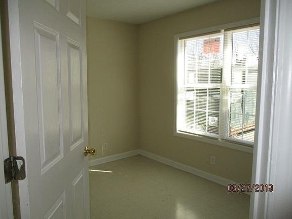4th image of 210 Arkansas Ave