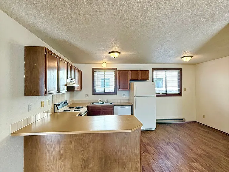 4914-4920 Basswood Dr — Photo 10